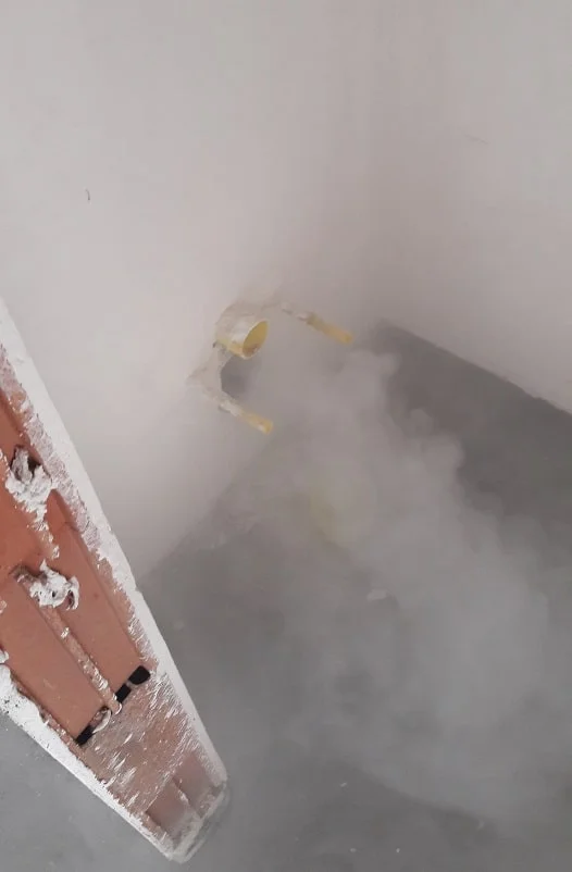 Controle WC-afvoer met rook